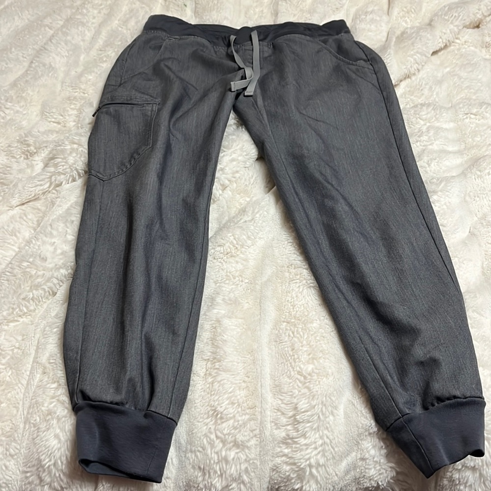 Figs medium petite gray joggers